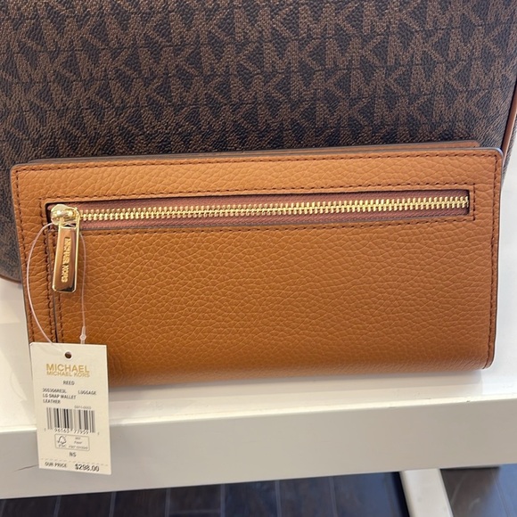 Michael Kors Reed Lg Bifold Pebbled Leather Snap Wallet Card Case
Luggage
NWT - Picture 2 of 16